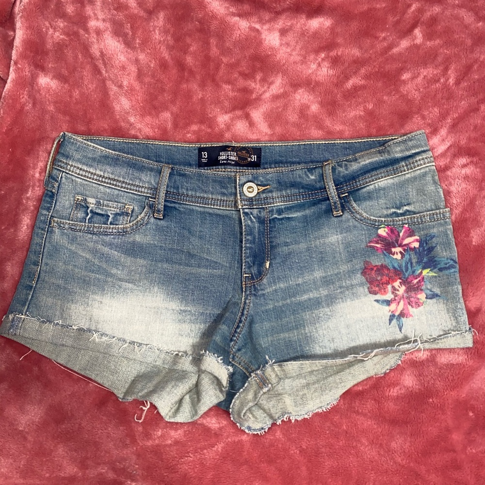 HOLLISTER SHORT-SHORT LOW RISE SIZE 13 w31